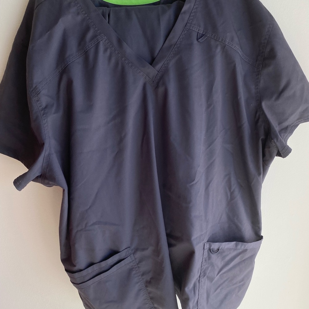 Scrub set